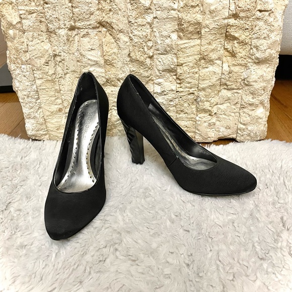BCBG (Size 7) High Heel - Picture 1 of 3